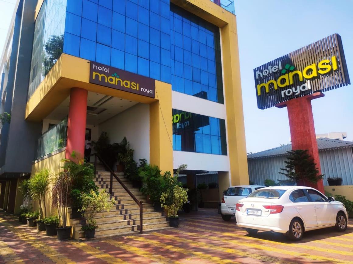 Hotel Manasi Royal Satara Ngoại thất bức ảnh