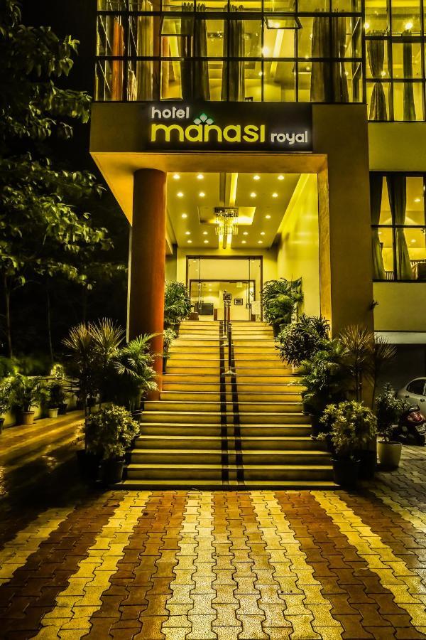 Hotel Manasi Royal Satara Ngoại thất bức ảnh